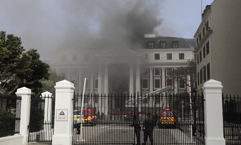 Reportan incendio en la sede del Parlamento de Sudáfrica en Ciudad del Cabo | Video