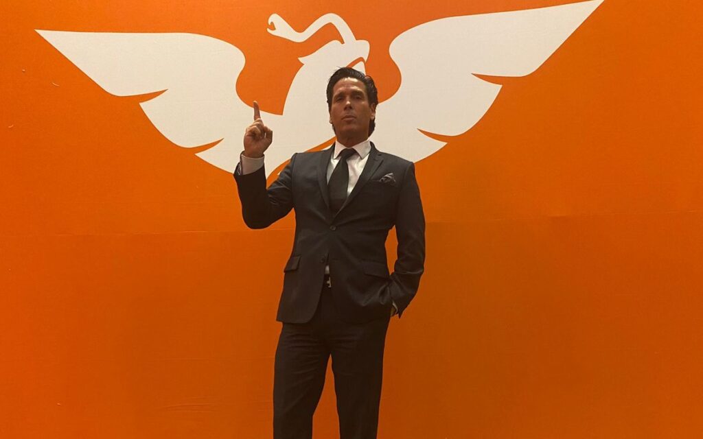 Roberto Palazuelos se registra como aspirante a precandidato al gobierno de Quintana Roo por MC