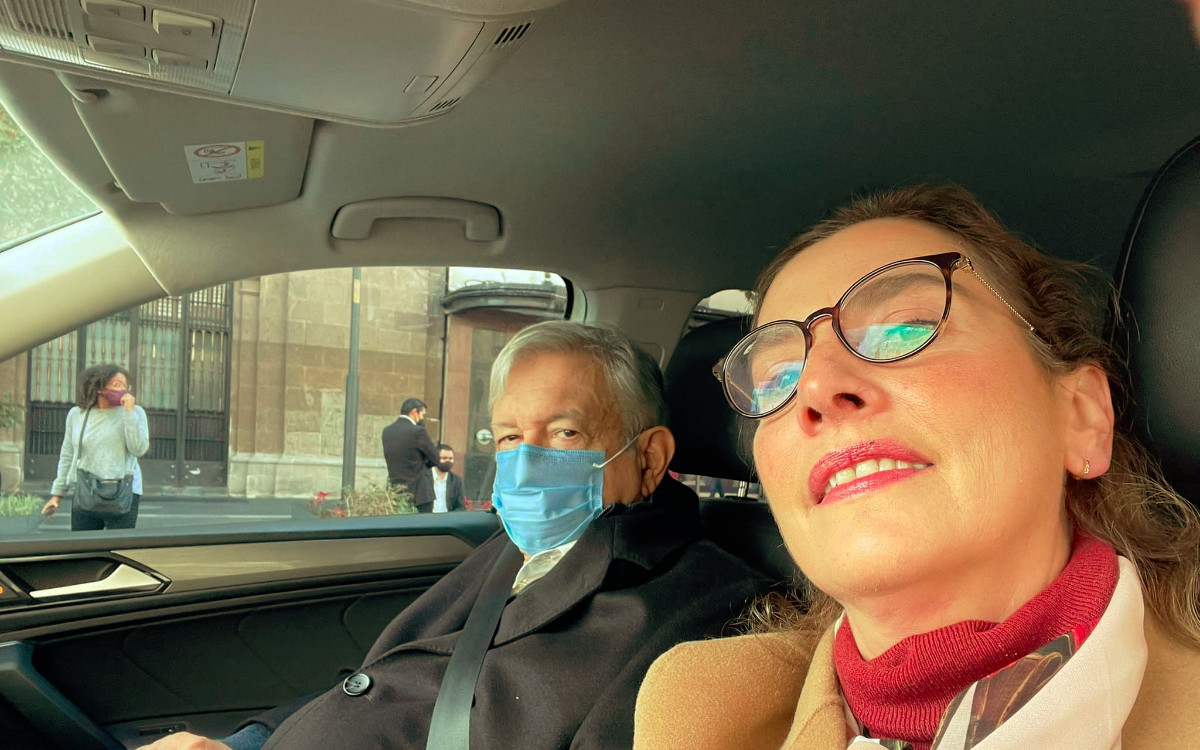 ‘Sano y salvo’, celebra Gutiérrez Müller regreso de AMLO a Palacio Nacional | Fotos