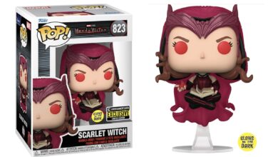 Scarlet Witch lee The Darkhold & Glows Red en Levitando Funko POP