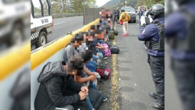 Se accidenta en Veracruz camión tipo Torton con 38 migrantes abordo