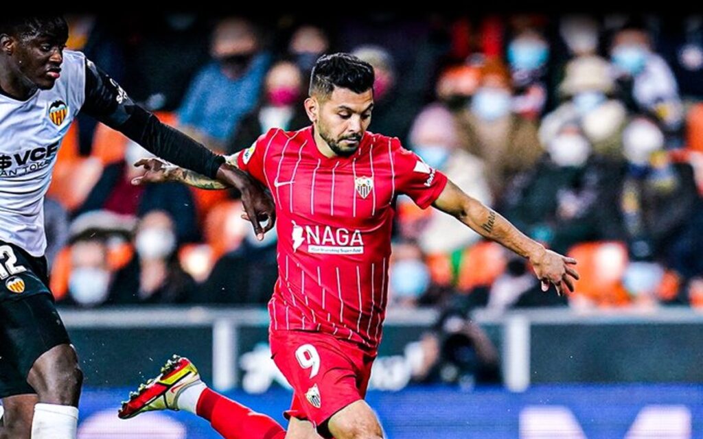 Se aleja Sevilla, con "Tecatito", del liderato en España | Tuit