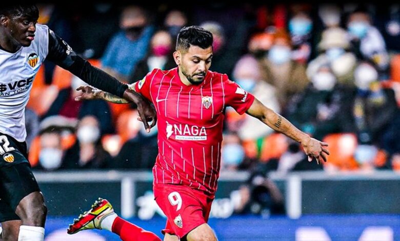 Se aleja Sevilla, con "Tecatito", del liderato en España | Tuit