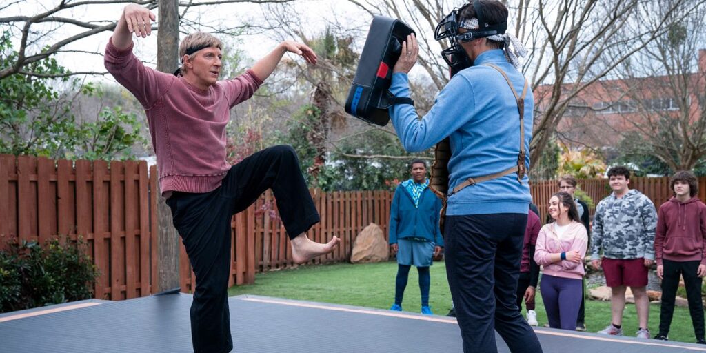 Se está escribiendo la temporada 6 de Cobra Kai y los creadores esperan que haya más