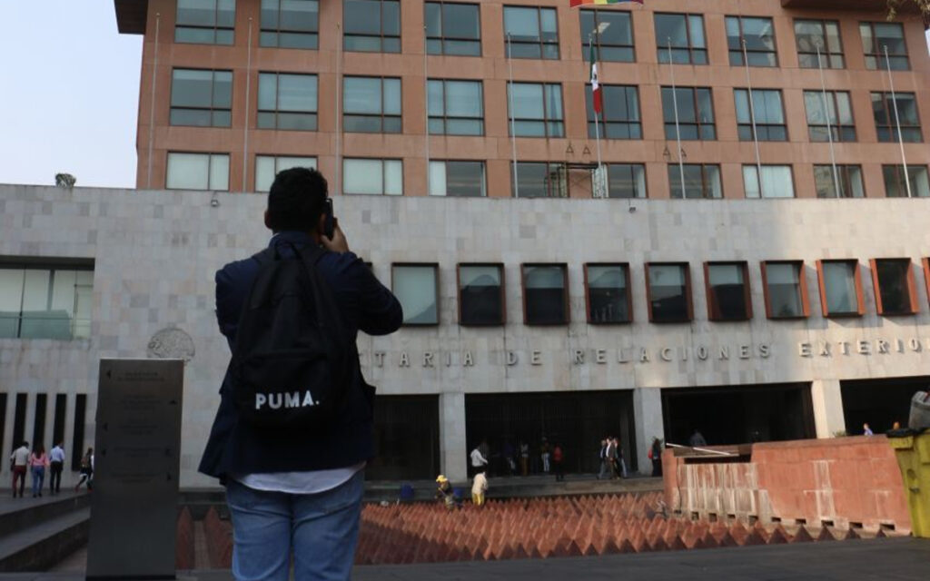 Secretario español para Iberoamérica visita México en medio de debate por embajador