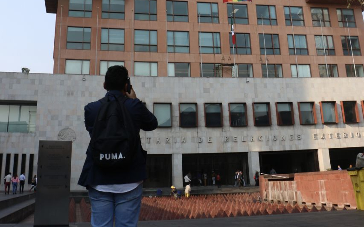 Secretario español para Iberoamérica visita México en medio de debate por embajador