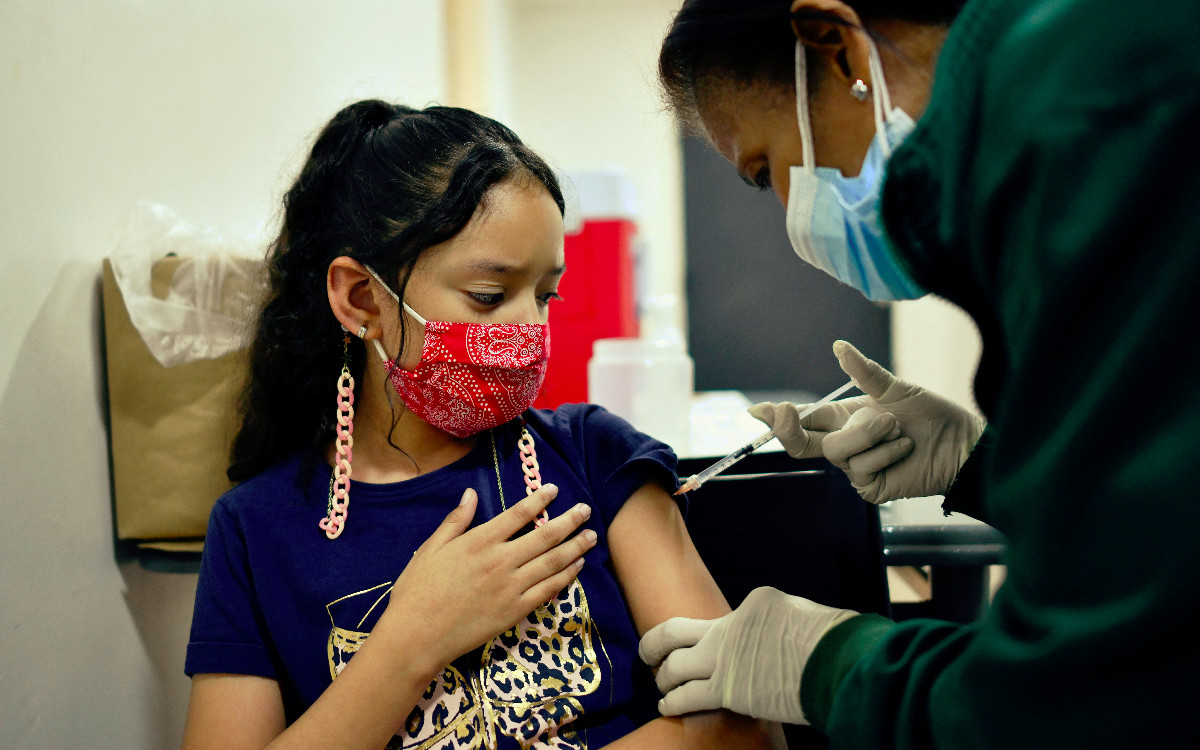 Sin pruebas de que niños y adolescentes sanos requieran dosis anti-Covid de refuerzo: OMS
