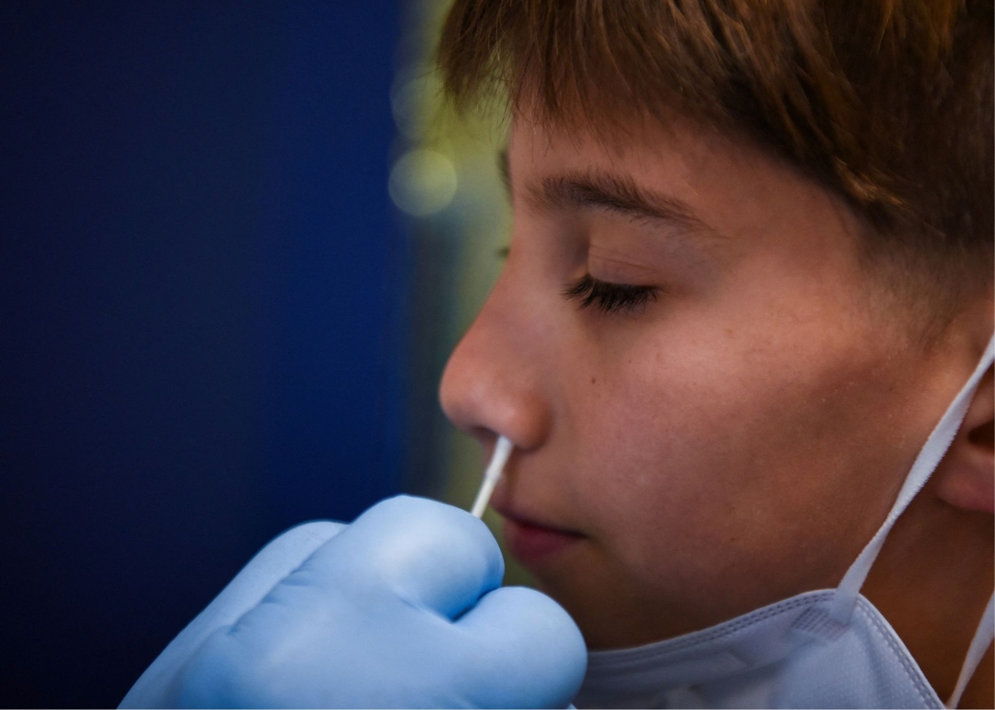 Subvariante de ómicron BA.2 es 33% más contagiosa que la original: estudio danés