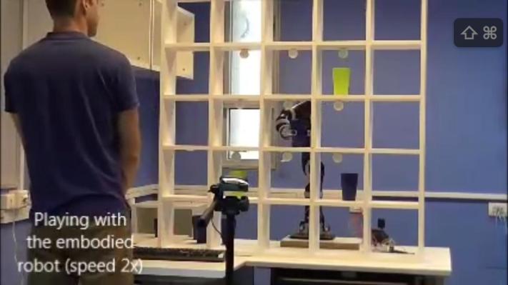 Un brazo robótico amistoso juega tres en raya para ayudar a rehabilitar a los pacientes