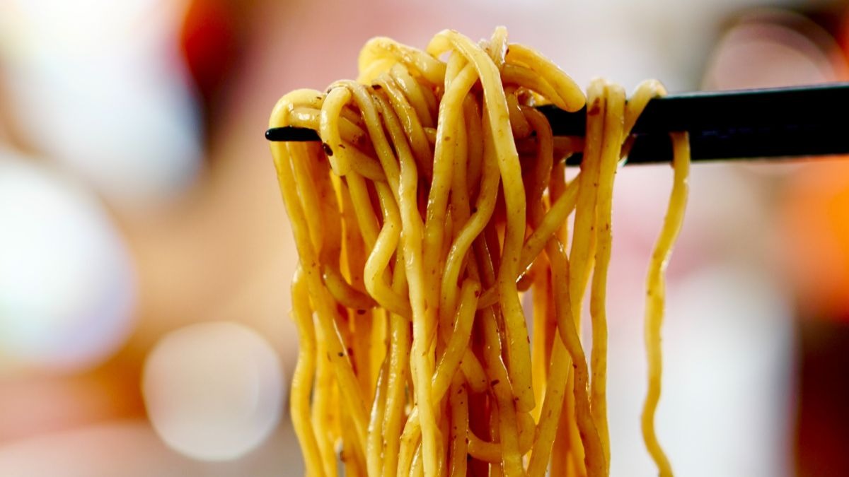 Un escritor se queda sordo durante 48 horas por comer fideos picantes