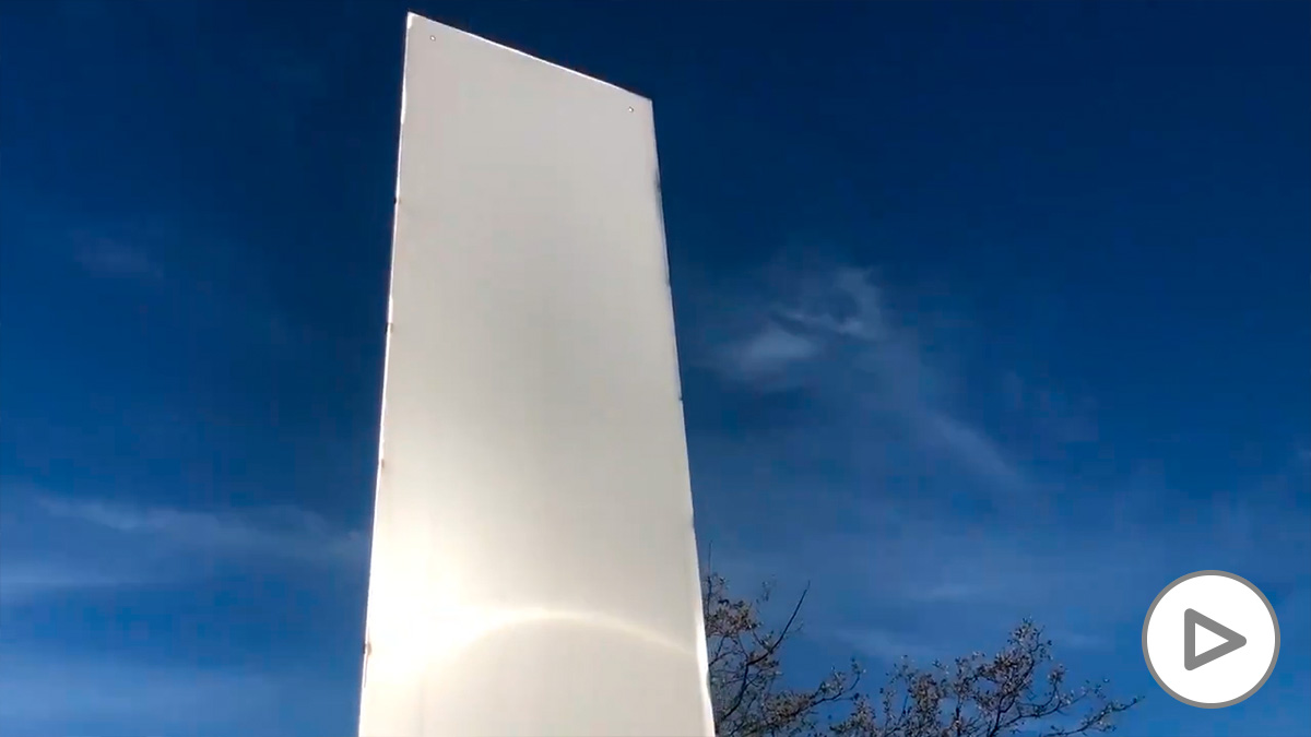 Un tercer misterioso monolito de metal aparece en California