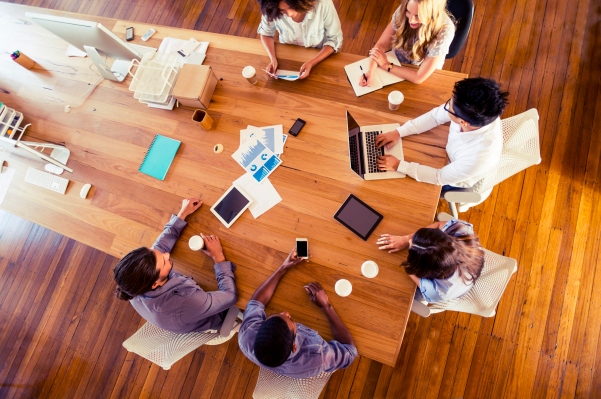 Una sala de reuniones propia: tres capitalistas de riesgo discuten la ruptura de grandes empresas para comenzar sus propios conciertos