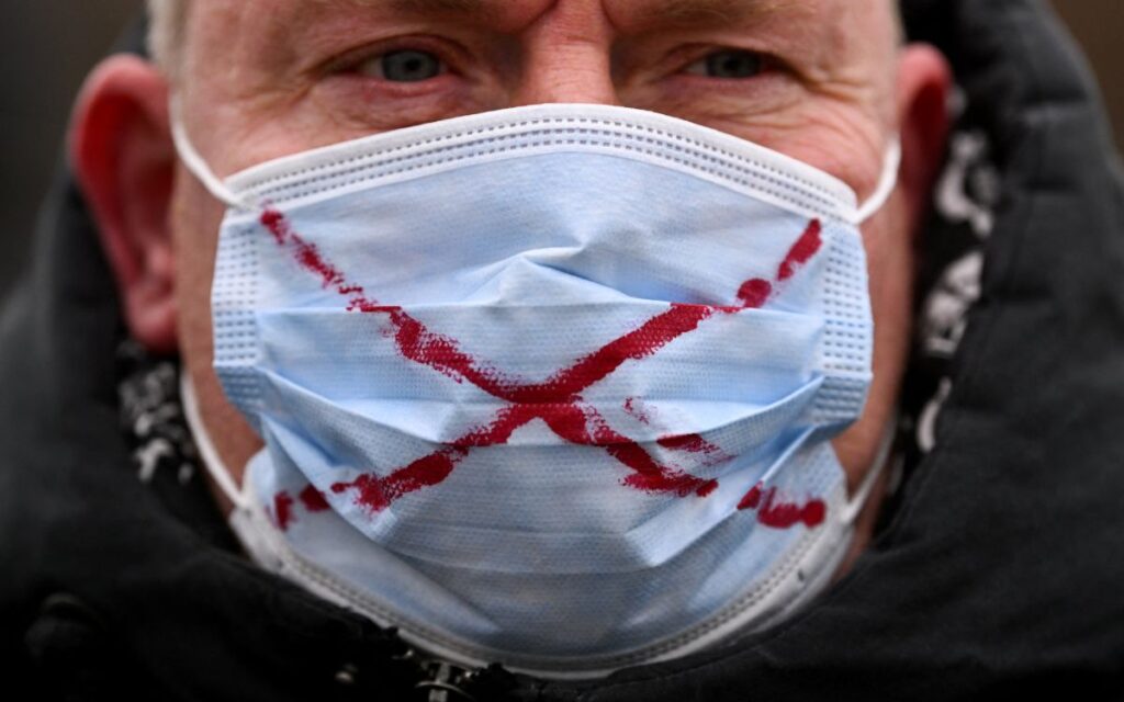 Usan estadio nazi para protestar contra restricciones Covid en Alemania