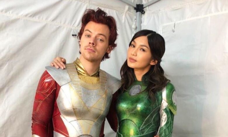 Vea el disfraz de MCU de Harry Styles más claro que en D+ en las fotos de BTS Eternals