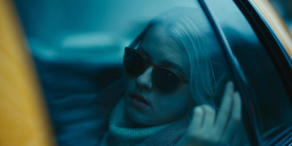 Ver reseña de For Me: una adición admirable al subgénero de invasión doméstica