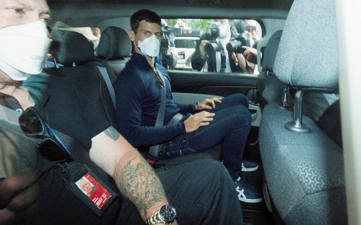 Ya va Novak Djokovic rumbo al tribunal en Melbourne | Fotonota