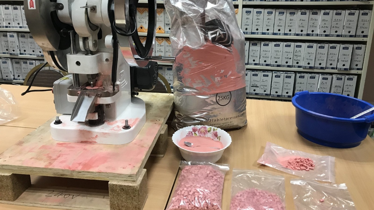 confunden éxtasis con caramelos de fresa