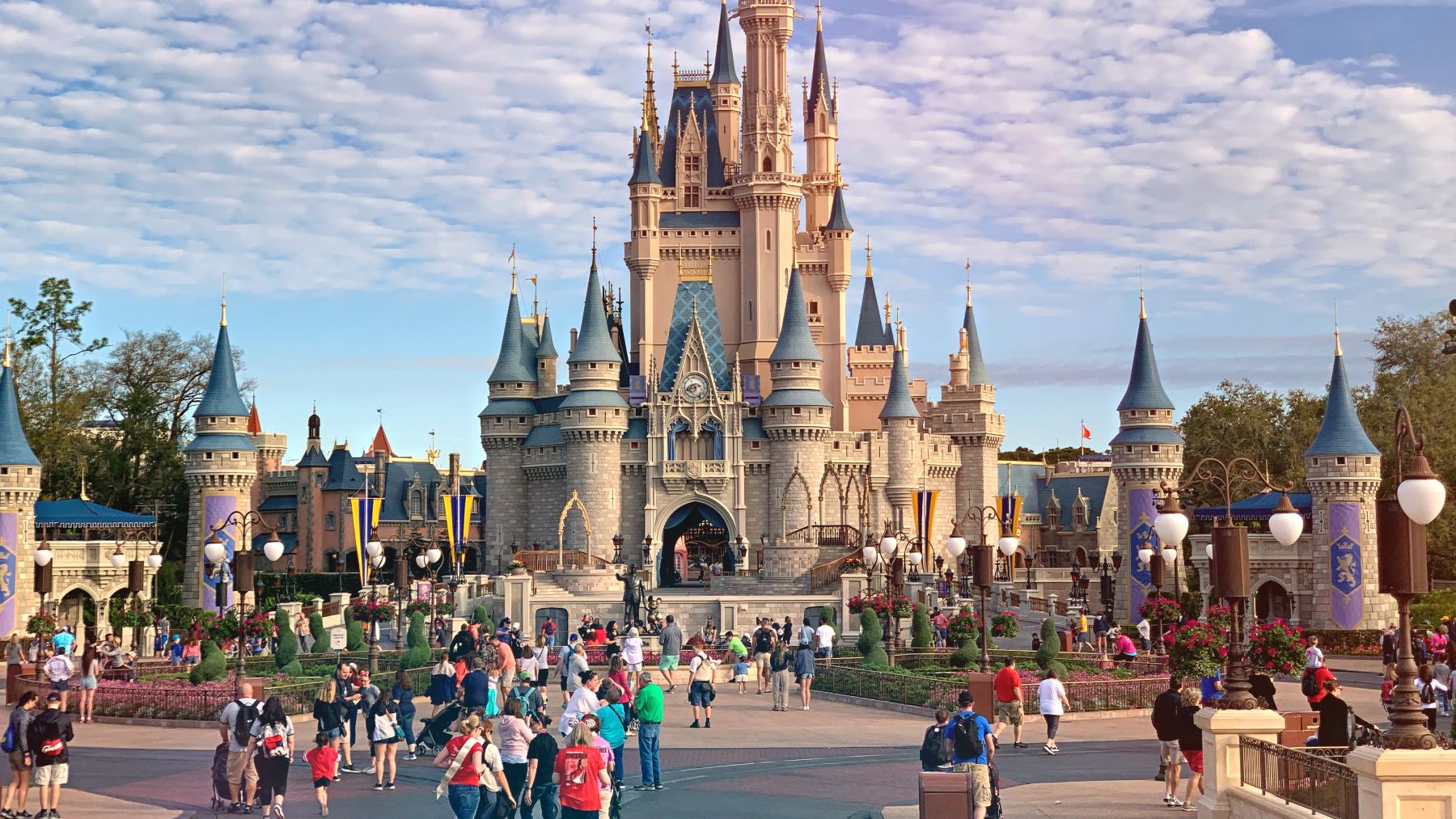 el enigma de los parques y, ¿por qué no tienen espejos en los baños?