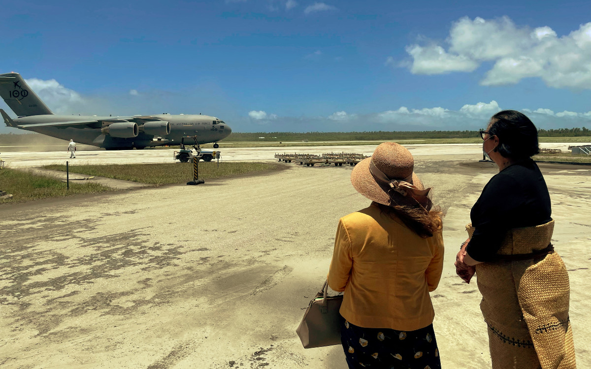 ¡Por fin! Ayuda comienza a llegar a Tonga tras devastadora erupción y tsunami