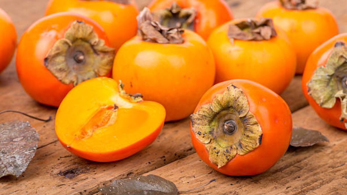 ¿Hará frío este invierno? Lo sabrás mirando las semillas de un caqui