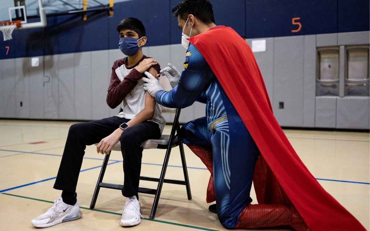 ¿Vacuna contra ómicron? Pfizer ya la prepara