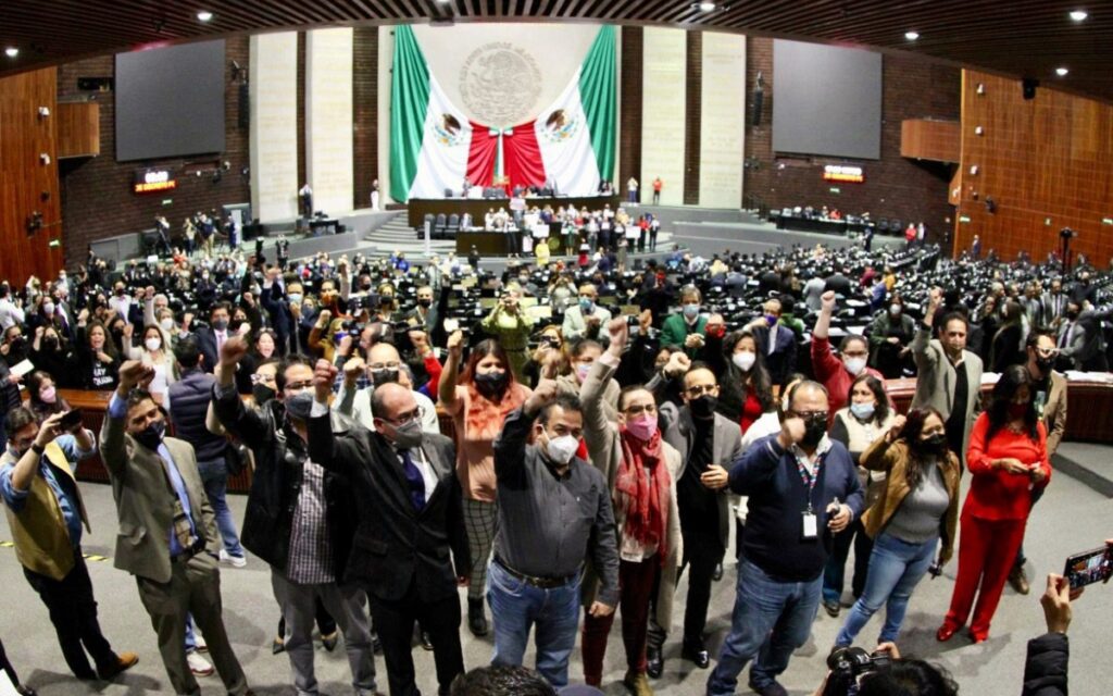 ¡Nos queremos vivos! protestan reporteros en las cámaras del Congreso | Videos
