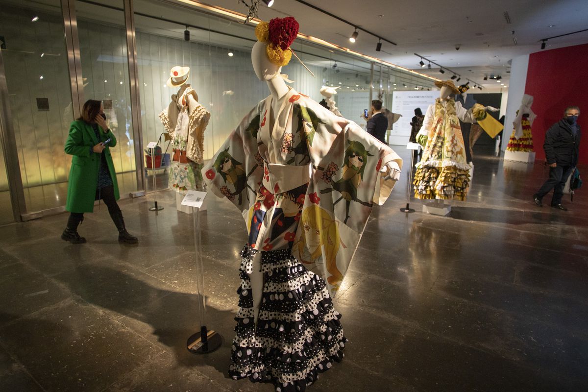 La Agenda 2030, prendida de las mangas de un kimono y una bata de cola