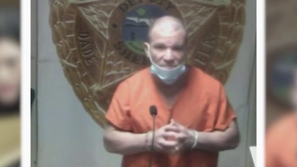 Sospechoso pierde el control en un tribunal de fianzas