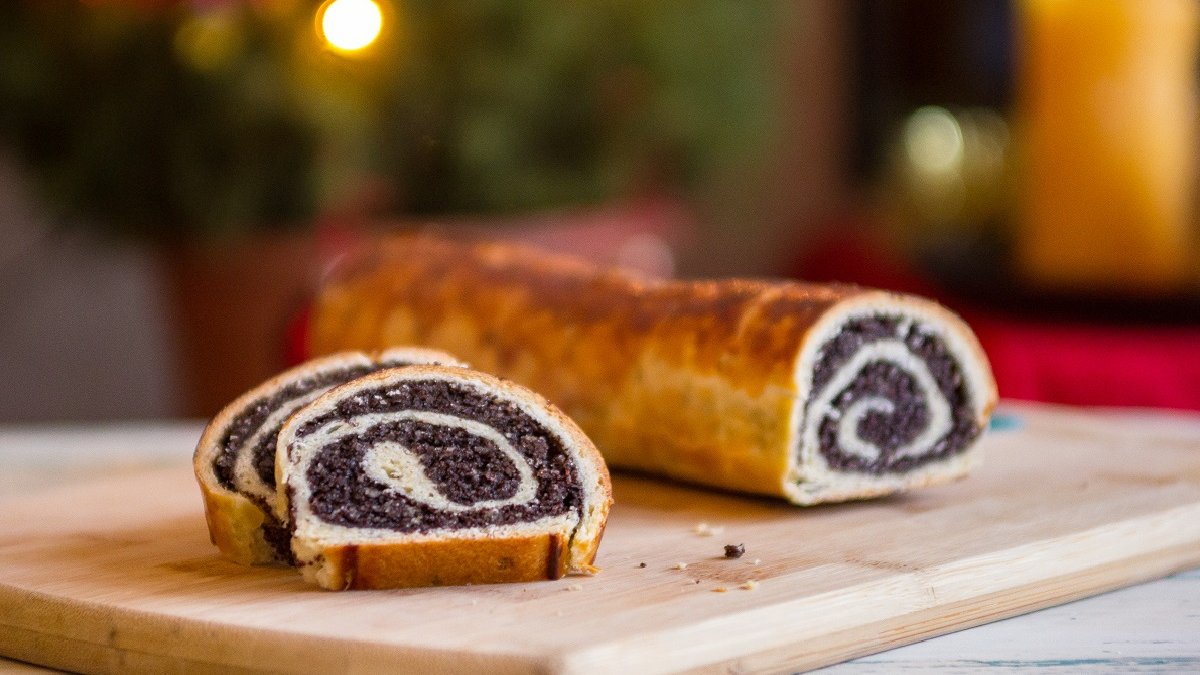 Mujer alega dio positivo a prueba de opiáceos tras consumir pastel de semillas de amapola