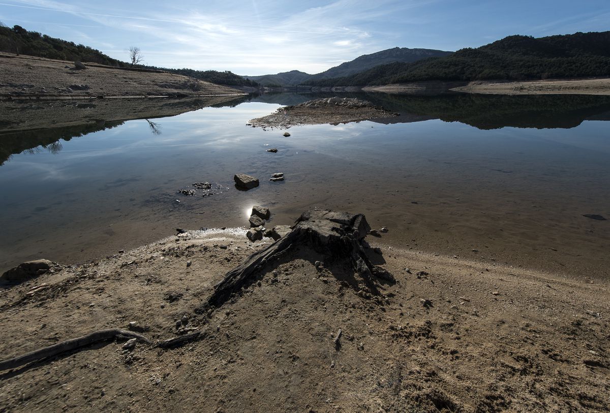 La falta de lluvias y el descenso del agua embalsada acrecientan el miedo a la sequía en España