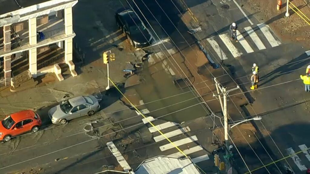 Amanecen bajo agua en Kingsessing por la rotura de una tubería central