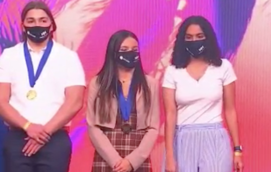 Diez atletas jóvenes y destacados viven experiencia del Super Bowl