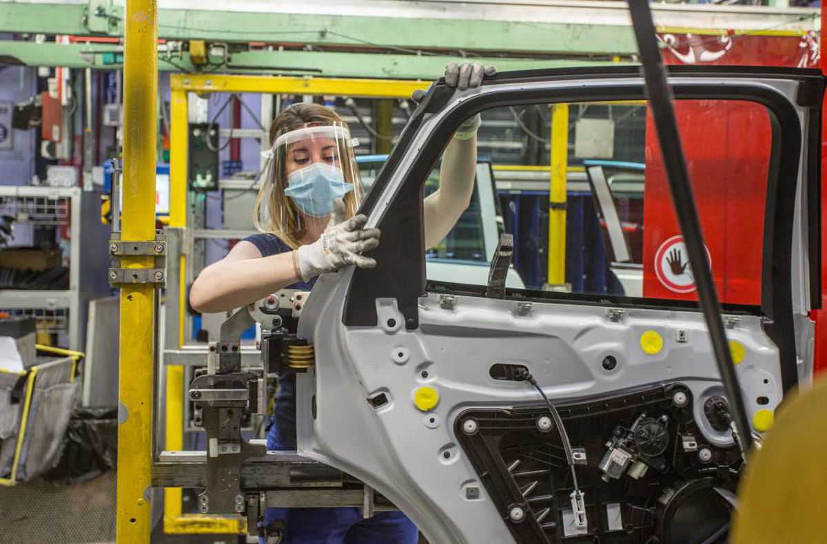 La Comisión Europea desmonta las previsiones económicas del Gobierno español para 2022