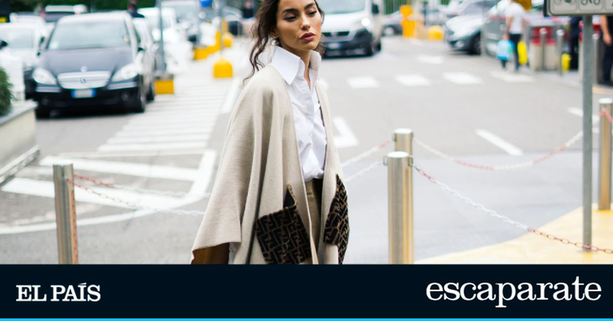 El poncho de entretiempo para estrenar esta primavera: reversible y en una docena de colores
