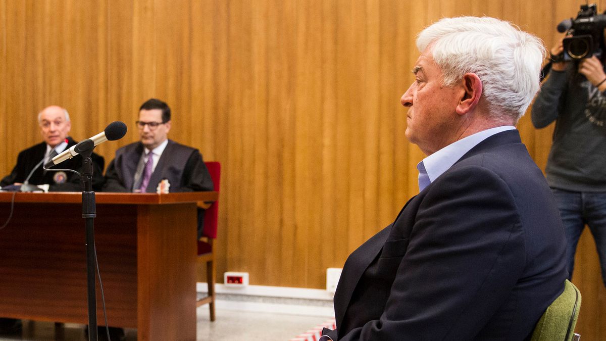 La última leyenda del contrabando en Galicia y exalcalde del PP se sienta en el banquillo