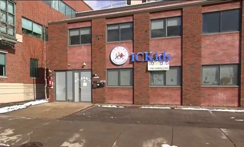 Escuela en Newton puso a niños a hacer y usar máscaras negras en una tarea del Black History Month