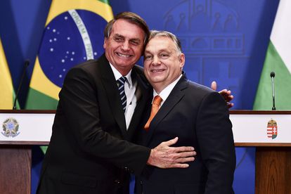 Bolsonaro abraza a Orbán este jueves durante su visita oficial a Budapest.