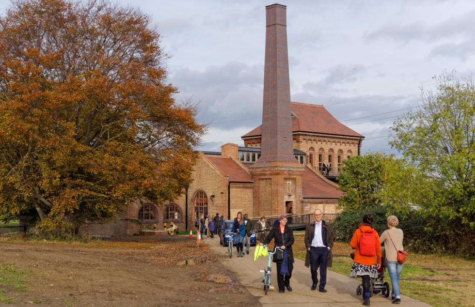 El histórico café de estilo victoriano Marine Engine House, en la reserva natural británica de Wetlands.