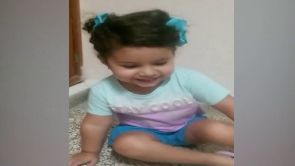 Niña cubana viaja a Miami tras recibir visa humanitaria para tratarse un tumor cerebral