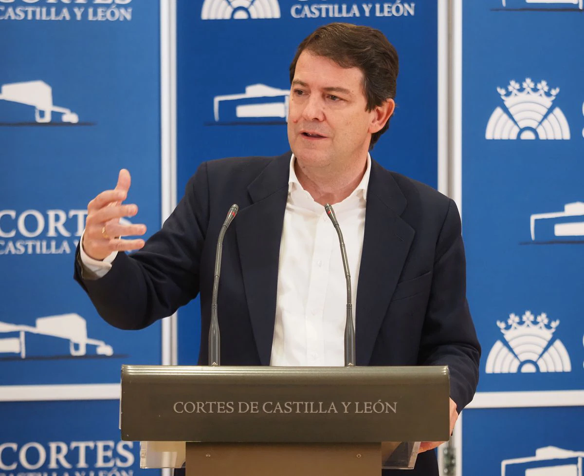 El PP y Vox mantienen las distancias sobre un pacto en Castilla y León pero evitan hablar de “líneas rojas”