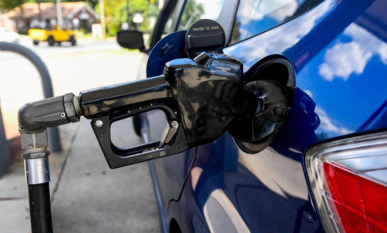 Conductores buscan las gasolineras más baratas en el condado de San Diego