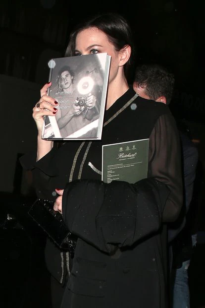 Liv Tyler llega a la exposición de las fotografías de Brooklyn Beckham en un local de Mayfair (Londres) en junio de 2017.