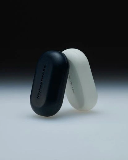 Pastillas corporales de Humanrace, la firma sostenible del rapero Pharrell Williams. 