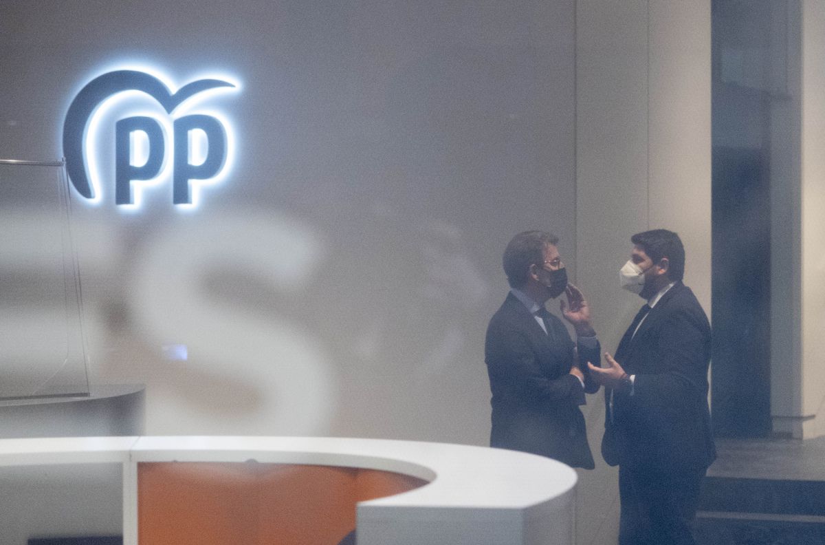 Feijóo planea pocos cambios orgánicos del PP en una primera fase y prioriza rearmarse ante Vox