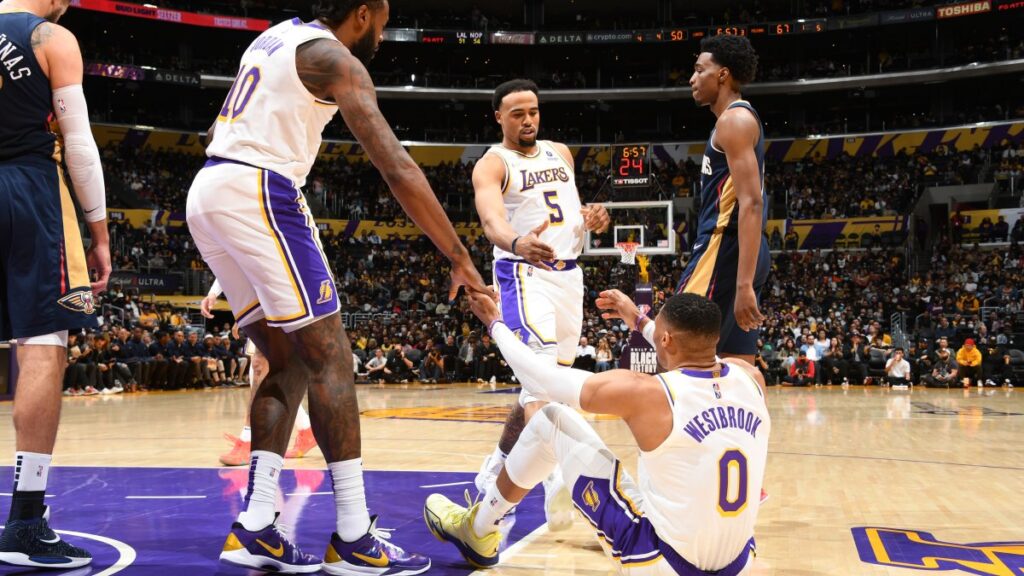 Lakers tocan fondo con  aplastante derrota ante los Pelicans