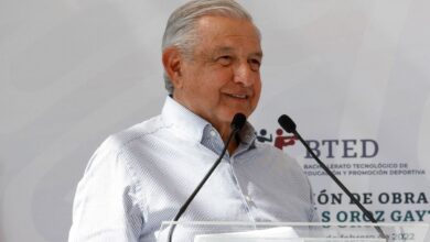 AMLO propone dar apoyos para disuadir a grupos que toman casetas