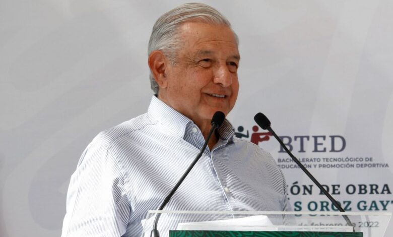 AMLO propone dar apoyos para disuadir a grupos que toman casetas