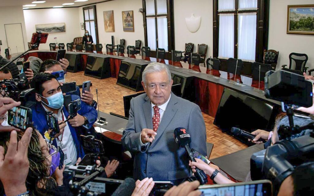 AMLO reitera que terminará su mandato 'si así lo decide el pueblo'; acusa manipulación de expresión 'ya no puedo más'