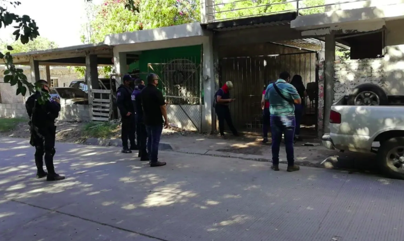 Abuelito es encadenado a una reja, porque “no pueden cuidar de él”