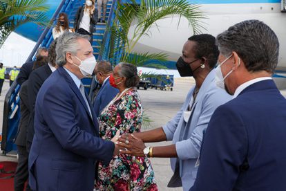 Alberto Fernández llega este 7 de febrero de 2022 en visita oficial a Barbados, última escala de una gira por Rusia y China.